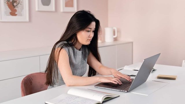 Ikut Lomba Menulis Esai Personal? Yuk Perhatikan 5 Hal Ini!