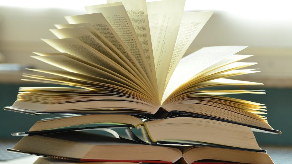 Manfaat Menerbitkan Buku Antologi Hasil dari Event Lomba Menulis Cerpen