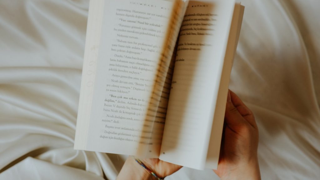 4 Cara Menerbitkan Buku Antologi. Mana yang Cocok untukmu?