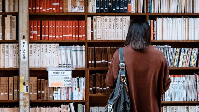 Perbedaan Skripsi dan Buku yang Perlu Kamu Tahu Sebelum Mengkonversi Skripsi Menjadi Buku