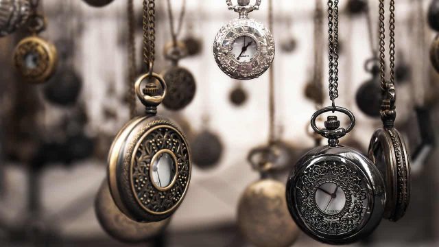 7 Cara Membuat Cerpen Time Traveler yang Memikat