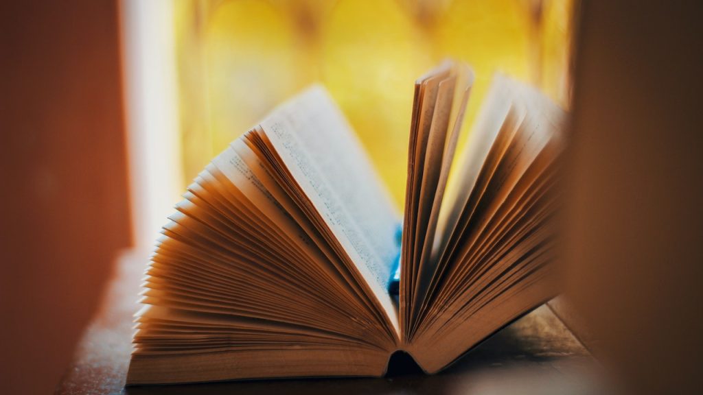5 Alasan Mengapa Kamu Harus Berani Menuliskan Kisah Hidup Menjadi Buku