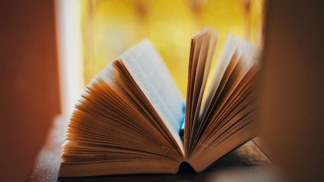 5 Alasan Mengapa Kamu Harus Berani Menuliskan Kisah Hidup Menjadi Buku