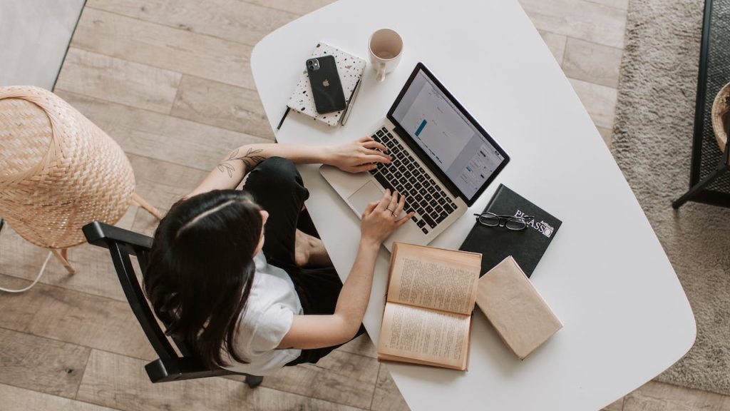 4 Tips Menggunakan Jasa Review Buku yang Perlu Kamu Catat