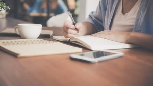 Perbedaan Sinopsis dan Resensi dalam Sebuah Buku