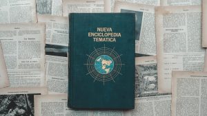 Pengertian Ensiklopedia, Jenis-Jenis, Manfaat, hingga Contohnya