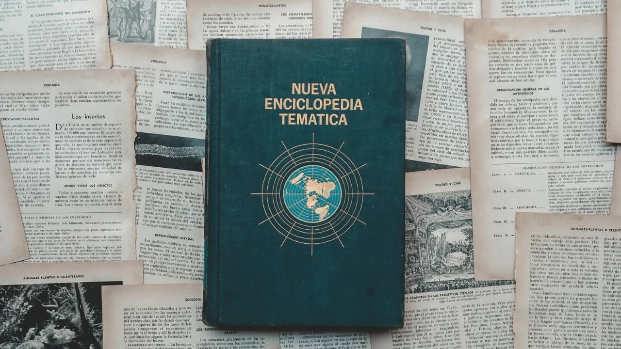 Pengertian Ensiklopedia, Jenis-Jenis, Manfaat, hingga Contohnya