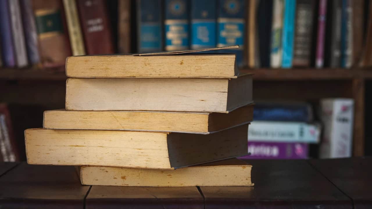 8 Tips Memilih Penerbit untuk Konversi KTI Menjadi Buku