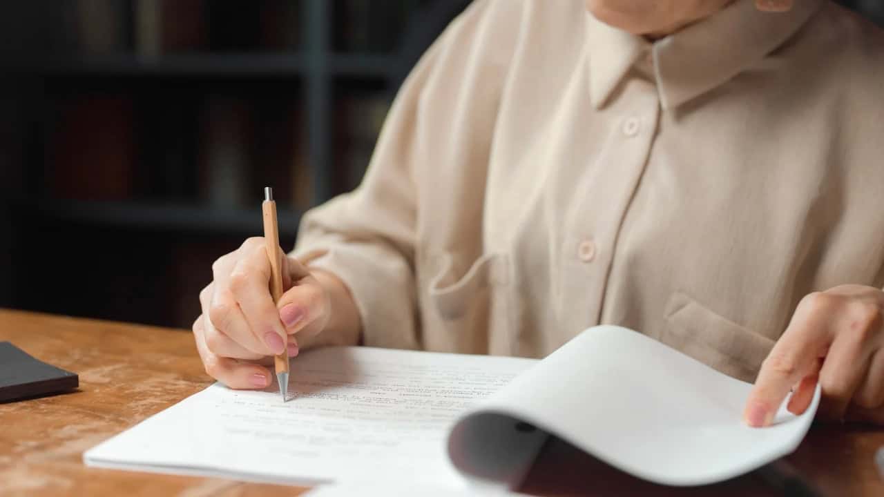 Benefit Menggunakan Jasa Editing Naskah Buku yang Perlu Penulis Ketahui