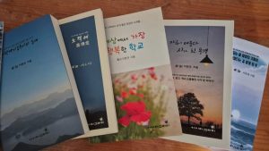 Cara Memilih Material Cover Buku yang Tepat agar Hasil Cetak Maksimal