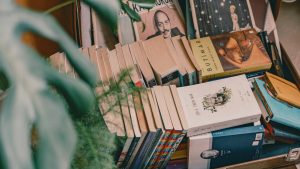 Bagaimana Cara Melindungi Buku dari Pembajakan? Ini 7 Langkah yang Bisa Penulis Lakukan