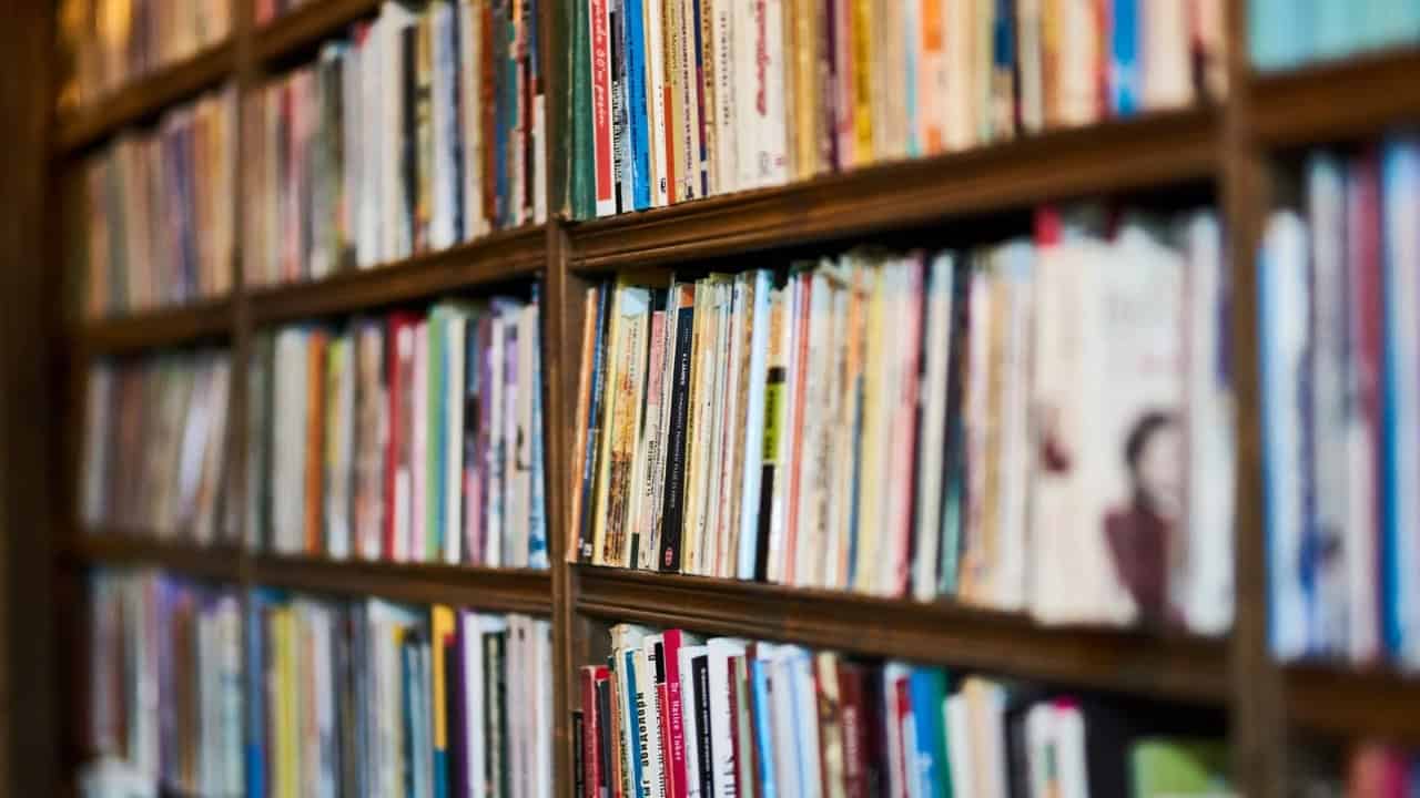 Bagaimana Cara Melindungi Buku dari Pembajakan? Ini 7 Langkah yang Bisa Penulis Lakukan