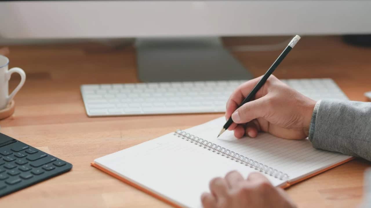 8 Cara Mengatasi Rasa Tidak Percaya Diri Menjadi Penulis, Yuk Coba!