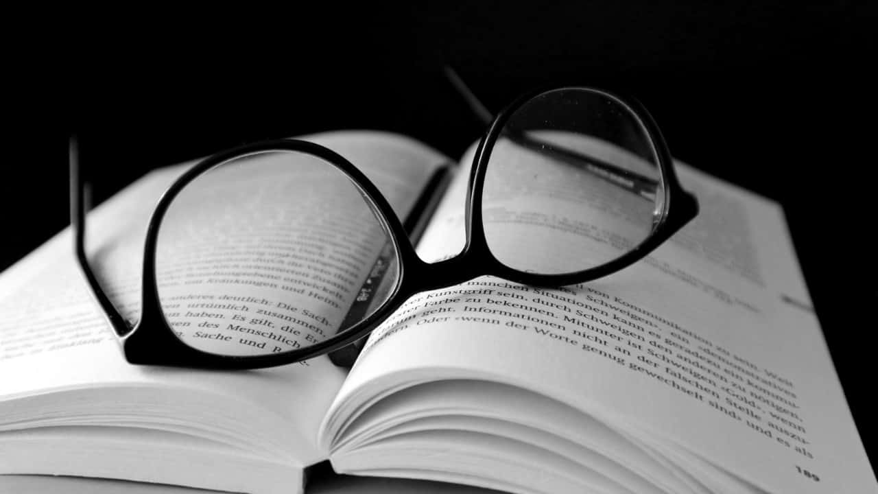 Apa Itu Sudut Pandang dalam Novel? Yuk, Kenali Pengertian, Jenis-Jenis, dan Contohnya!