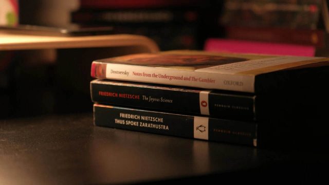 Apa Itu Sudut Pandang dalam Novel? Yuk, Kenali Pengertian, Jenis-Jenis, dan Contohnya!