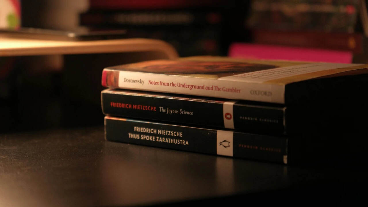 Apa Itu Sudut Pandang dalam Novel? Yuk, Kenali Pengertian, Jenis-Jenis, dan Contohnya!