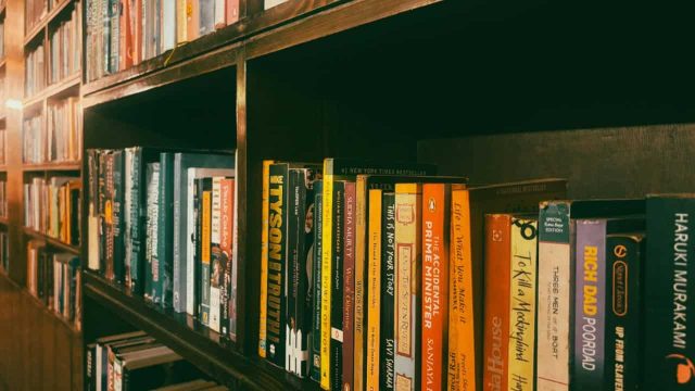 Kenapa Menerbitkan Buku di Era Digital Masih Worth It_Ini Alasannya!
