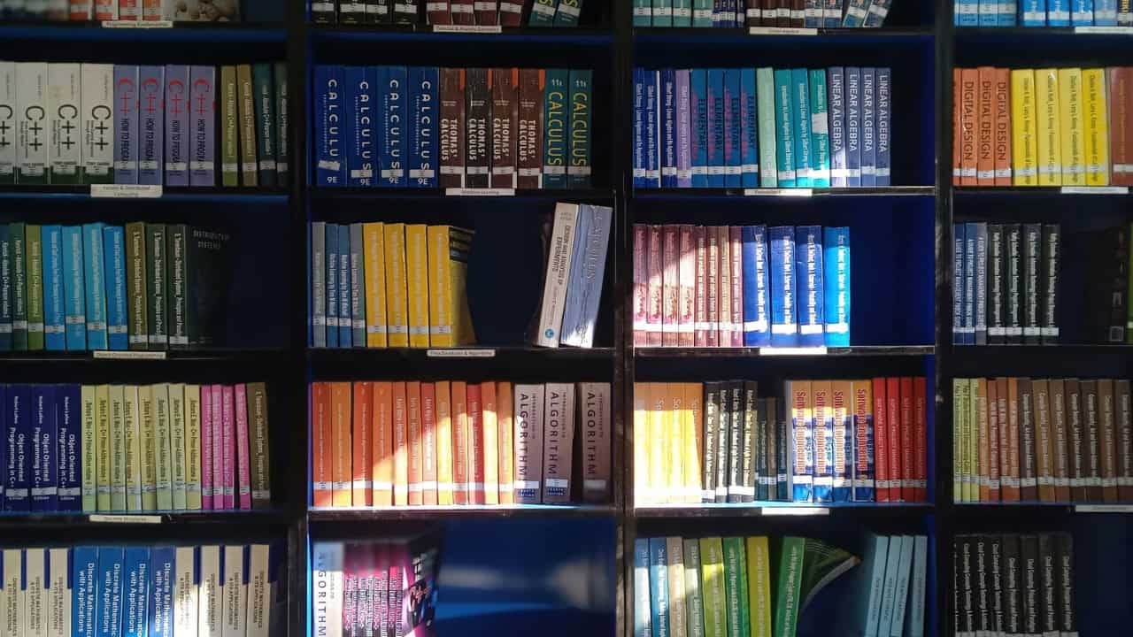 Kenapa Menerbitkan Buku di Era Digital Masih Worth It? Ini Alasannya!