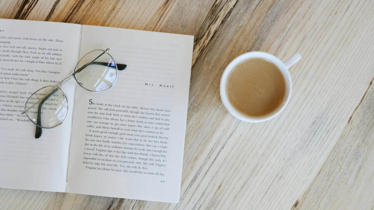 Apa Itu Buku Antologi? Yuk Kenali Pengertian, Ciri-Ciri, Jenis, hingga Manfaat Menulisnya.jpg